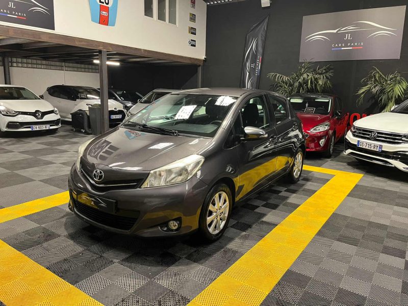  MAGNIFIQUE TOYOTA YARIS 1.0 69CH  ( CLIMATISATION, RADAR DE RECUL) 