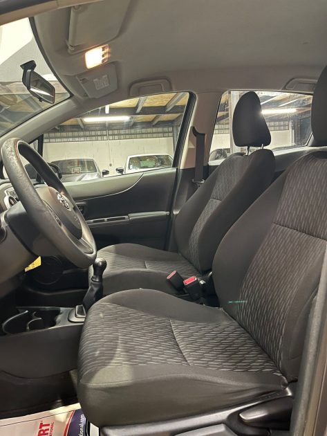  MAGNIFIQUE TOYOTA YARIS 1.0 69CH  ( CLIMATISATION, RADAR DE RECUL) 