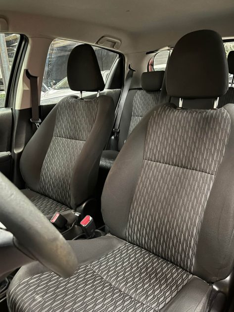  MAGNIFIQUE TOYOTA YARIS 1.0 69CH  ( CLIMATISATION, RADAR DE RECUL) 