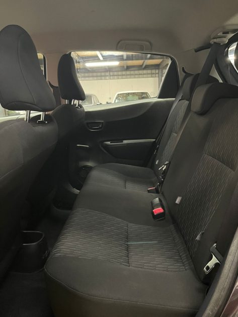  MAGNIFIQUE TOYOTA YARIS 1.0 69CH  ( CLIMATISATION, RADAR DE RECUL) 