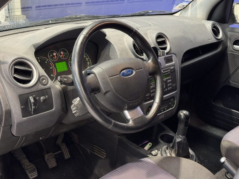 Ford Fusion 1.4 TDCI 68CH - Attelage - Climatisation