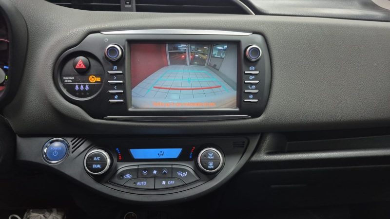 TOYOTA YARIS HYBRIDE 100CV FRANCE BUSINESS/1 ERE MAIN/TVA RECUP 2020