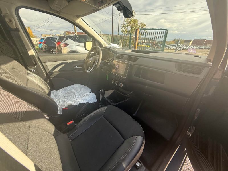 RENAULT EXPRESS VAN 1.3I - 16V TURBO TCE 100CV POUR EXPORT 2023