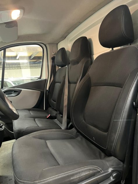 MAGNIFIQUE RENAULT TRAFIC L1 H1 1.6 DCI 120CH ENERGY (GPS, RADAR DE RECUL, CLIMATISATION, BLUETOOTH)