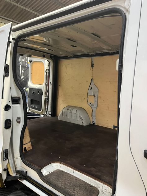 MAGNIFIQUE RENAULT TRAFIC L1 H1 1.6 DCI 120CH ENERGY (GPS, RADAR DE RECUL, CLIMATISATION, BLUETOOTH)