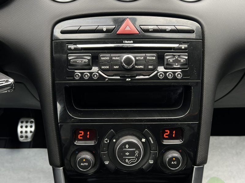 PEUGEOT 308 CC CABRIOLET FELINE 2.0 HDI 140 INTERIEUR CUIR GPS 82 800 Kms CRIT AIR 2 - GARANTIE 1 AN