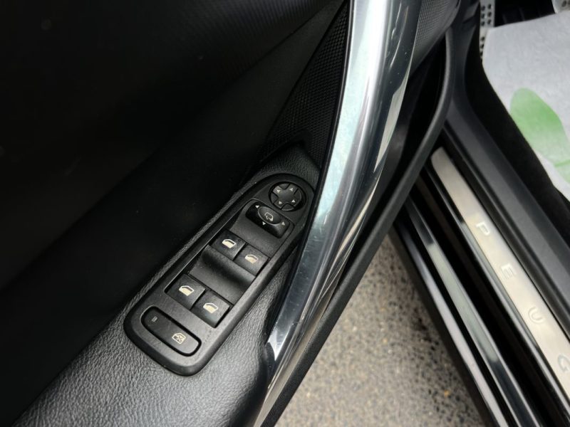 PEUGEOT 308 CC CABRIOLET FELINE 2.0 HDI 140 INTERIEUR CUIR GPS 82 800 Kms CRIT AIR 2 - GARANTIE 1 AN