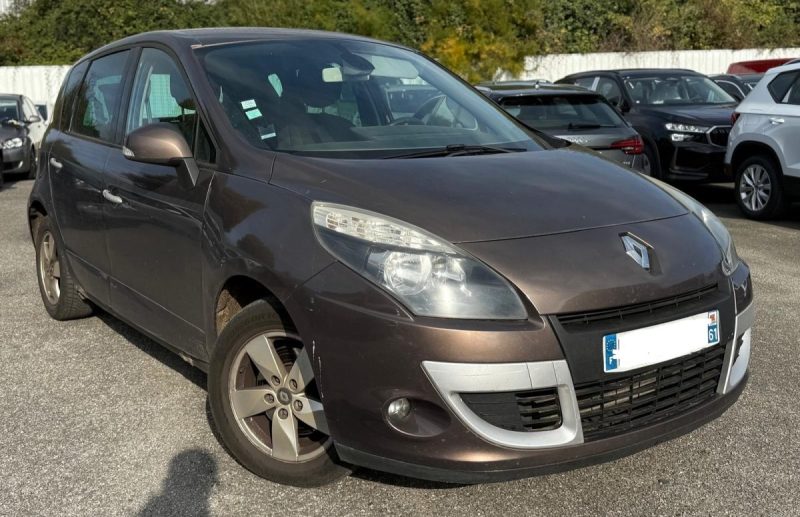 RENAULT MEGANE SCENIC III 1.5 DCI 110CH FAP EXPRESSION EDC ECO² BVA 2011