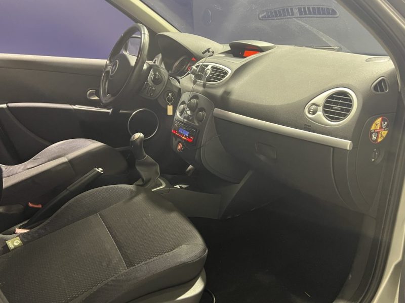 RENAULT CLIO 3 DYNAMIQUE 1.4 16V 98CH 2005