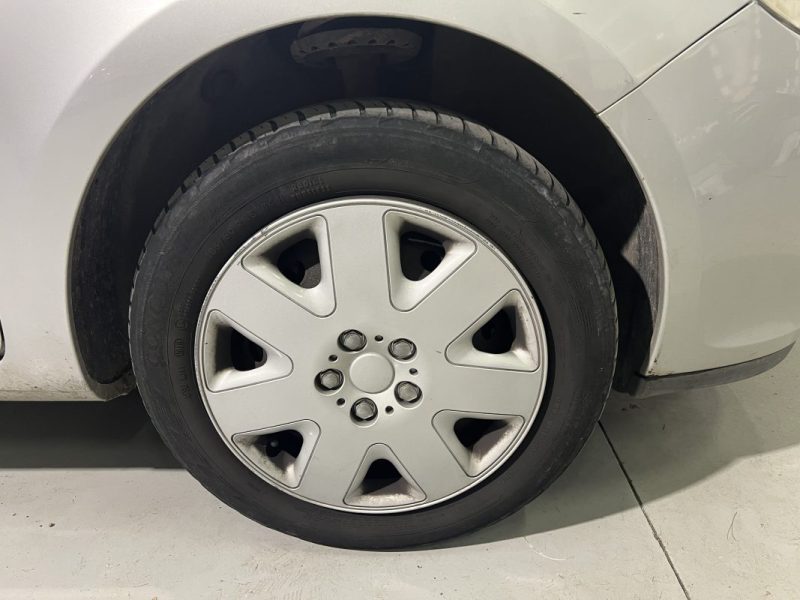 RENAULT CLIO 3 DYNAMIQUE 1.4 16V 98CH 2005