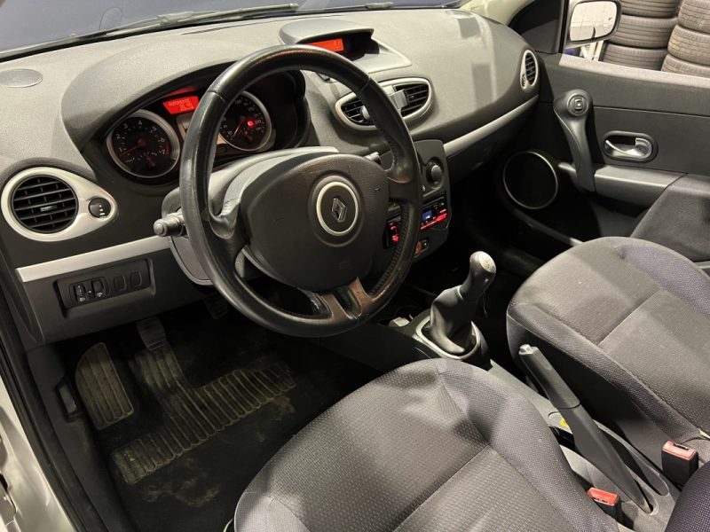 RENAULT CLIO 3 DYNAMIQUE 1.4 16V 98CH 2005