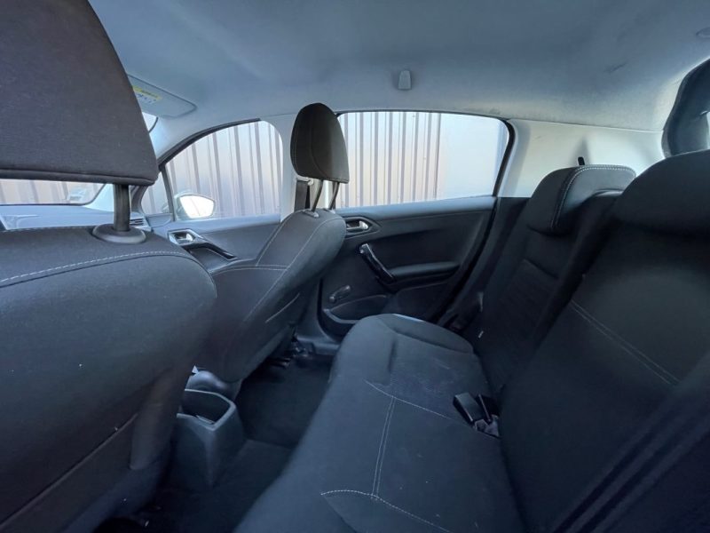 Peugeot 208 VTI 82 cv Allure Distribution Neuve Révision Neuve