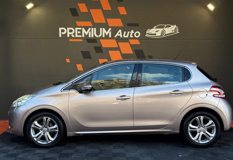Peugeot 208 VTI 82 cv Allure Distribution Neuve Révision Neuve