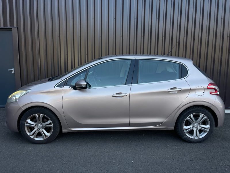 Peugeot 208 VTI 82 cv Allure Distribution Neuve Révision Neuve