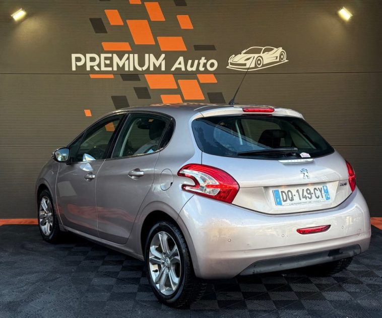 Peugeot 208 VTI 82 cv Allure Distribution Neuve Révision Neuve
