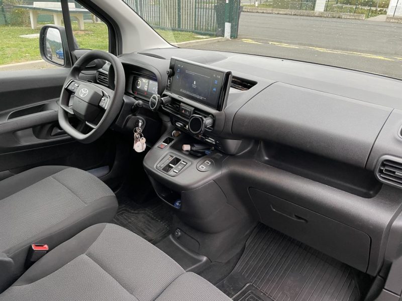 TOYOTA PROACE 3  TOYOTA PROACE CITY (2) FOURGON MEDIUM 1.5 130 D-4D BVA8 DYNAMIC 2025