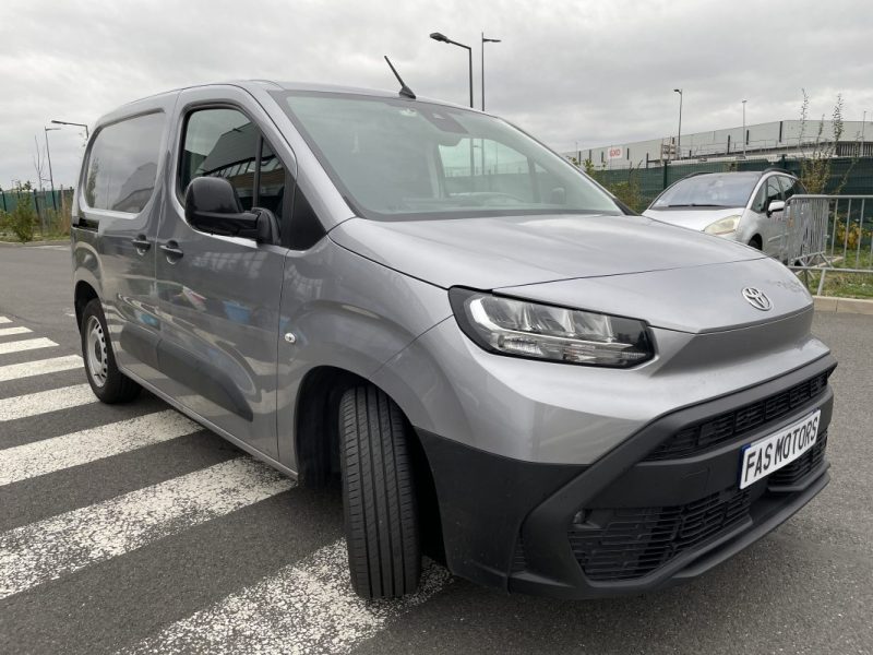 TOYOTA PROACE 3  TOYOTA PROACE CITY (2) FOURGON MEDIUM 1.5 130 D-4D BVA8 DYNAMIC 2025