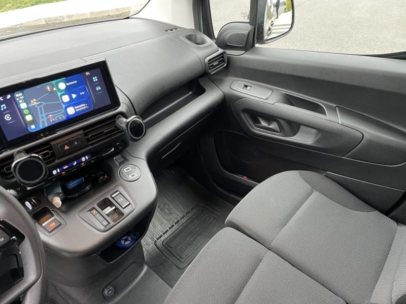 TOYOTA PROACE 3  TOYOTA PROACE CITY (2) FOURGON MEDIUM 1.5 130 D-4D BVA8 DYNAMIC 2025