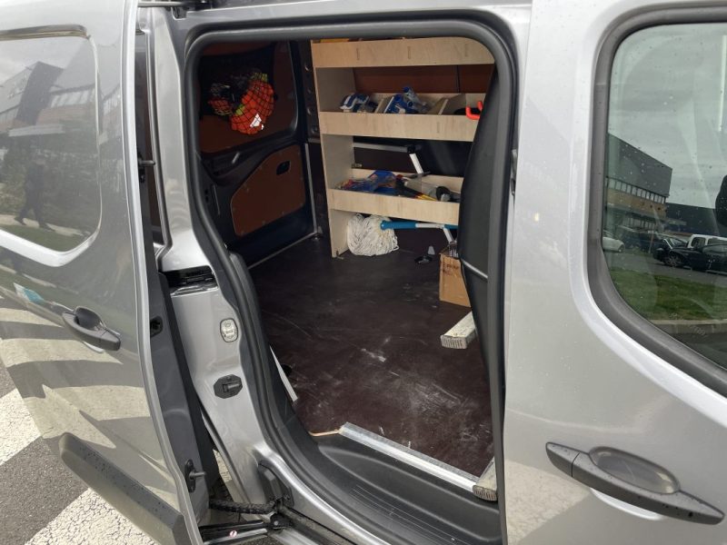 TOYOTA PROACE 3  TOYOTA PROACE CITY (2) FOURGON MEDIUM 1.5 130 D-4D BVA8 DYNAMIC 2025