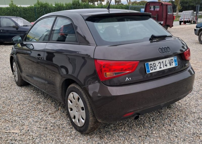 AUDI A1 1.6 TDI 105 ATTRACTION 2010