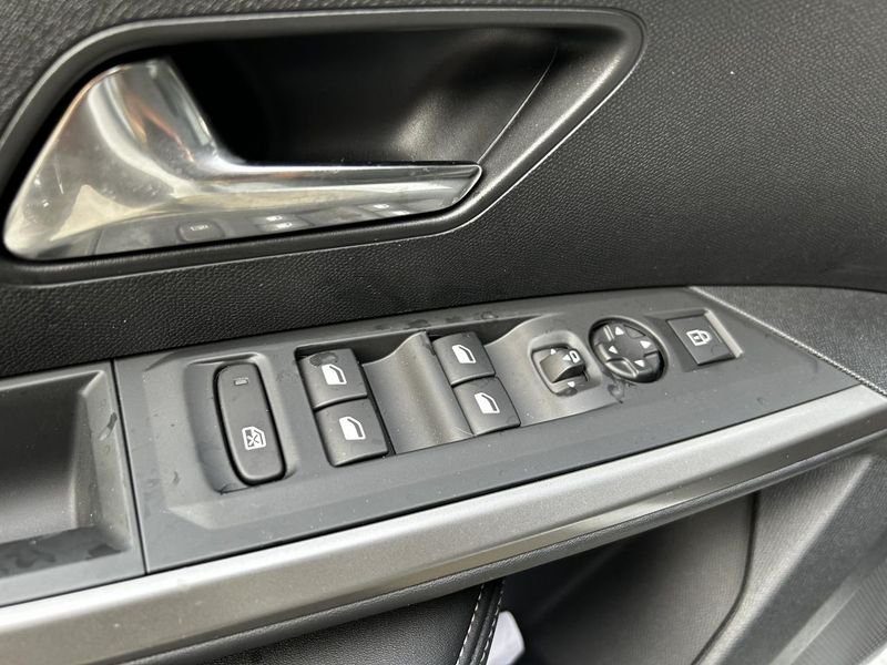 Peugeot 5008 (Nouveau) Hybrid 136 Allure e-DCS6 7pl PackNavigationpano Radar Ar Camera