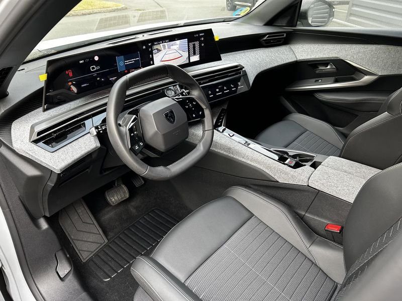 Peugeot 5008 (Nouveau) Hybrid 136 Allure e-DCS6 7pl PackNavigationpano Radar Ar Camera