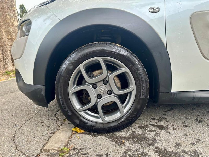 CITROEN C4 CACTUS 1.6 BLUEHDI 100 SHINE **1ÈRE MAIN** 