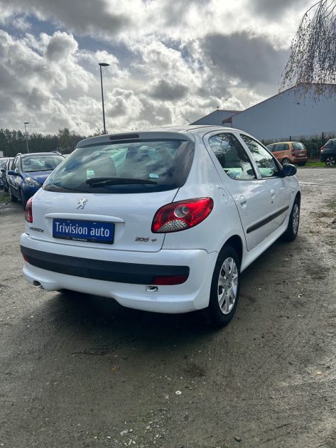 PEUGEOT 206+ 1.4 ESSENCE 75 206+ 2010