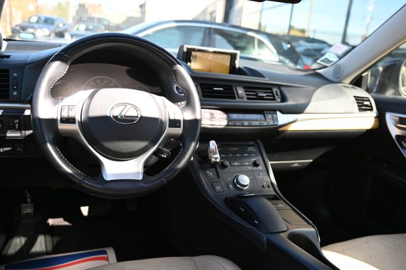 LEXUS CT200H 136CH PASSION TOIT OUVRANT 05/2011