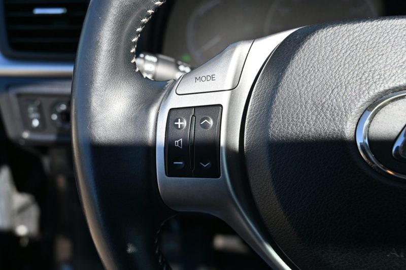 LEXUS CT200H 136CH PASSION TOIT OUVRANT 05/2011