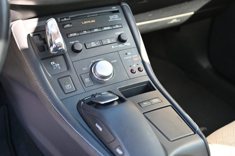 LEXUS CT200H 136CH PASSION TOIT OUVRANT 05/2011