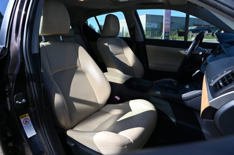 LEXUS CT200H 136CH PASSION TOIT OUVRANT 05/2011