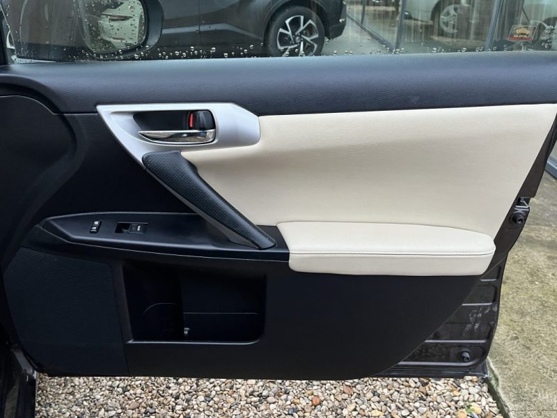 LEXUS CT200H 136CH PASSION TOIT OUVRANT 05/2011