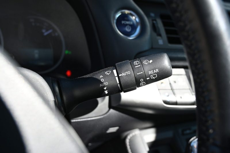 LEXUS CT200H 136CH PASSION TOIT OUVRANT 05/2011