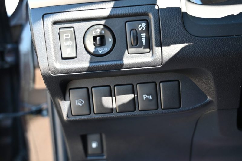 LEXUS CT200H 136CH PASSION TOIT OUVRANT 05/2011