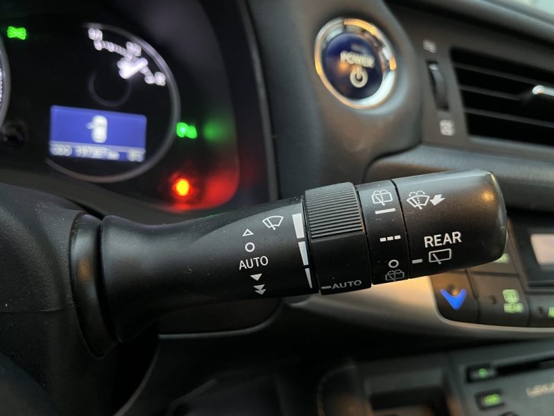 LEXUS CT200H 136CH PASSION TOIT OUVRANT 05/2011