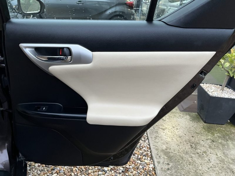 LEXUS CT200H 136CH PASSION TOIT OUVRANT 05/2011