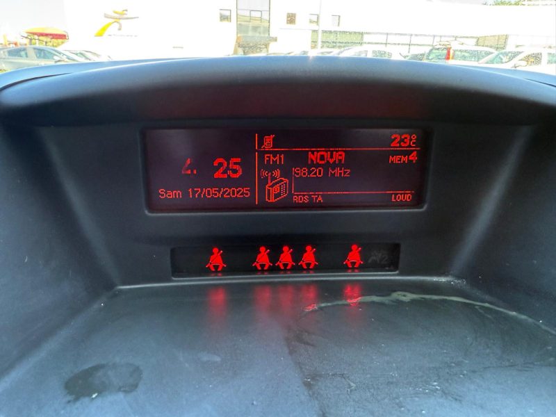 PEUGEOT 207 1.4 VTI 95CH - IDEAL VILLE OU JEUNE PERMIS