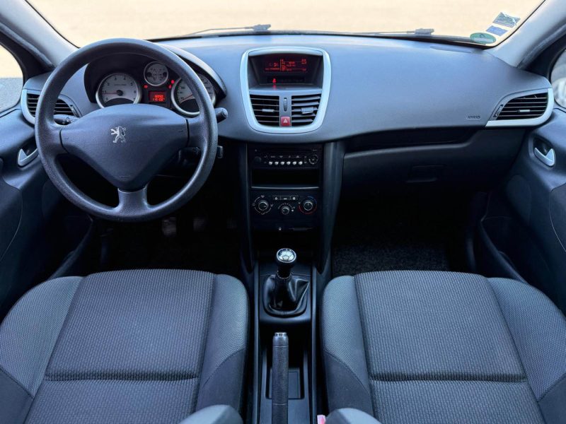 PEUGEOT 207 1.4 VTI 95CH - IDEAL VILLE OU JEUNE PERMIS