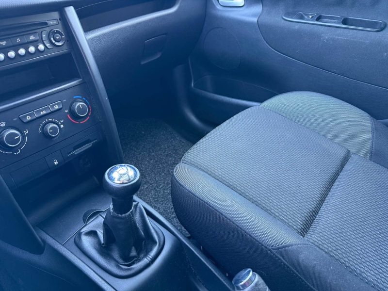 PEUGEOT 207 1.4 VTI 95CH - IDEAL VILLE OU JEUNE PERMIS