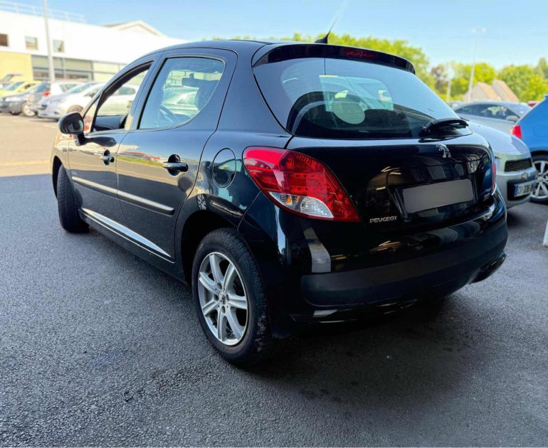 PEUGEOT 207 1.4 VTI 95CH - IDEAL VILLE OU JEUNE PERMIS