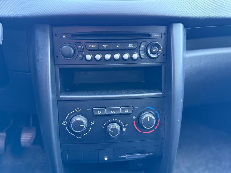 PEUGEOT 207 1.4 VTI 95CH - IDEAL VILLE OU JEUNE PERMIS