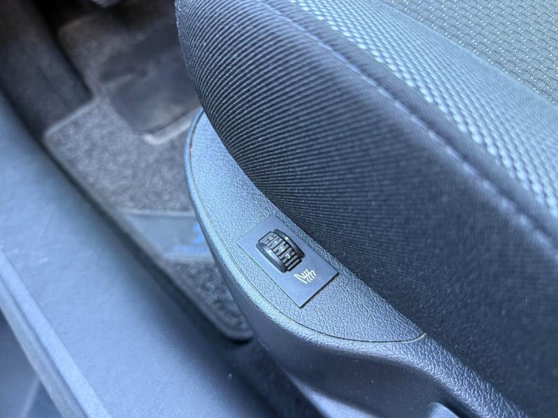 PEUGEOT 207 1.4 VTI 95CH - IDEAL VILLE OU JEUNE PERMIS