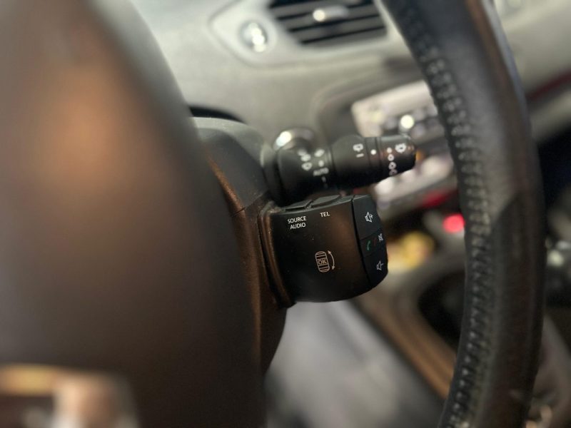 RENAULT SCENIC III 1.5 dCi 110ch AUTHENTIQUE / DISTRI OK