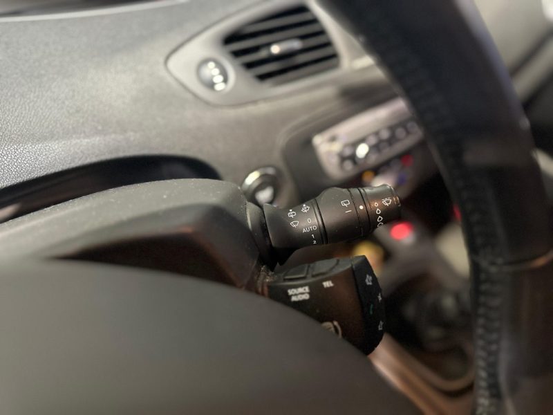 RENAULT SCENIC III 1.5 dCi 110ch AUTHENTIQUE / DISTRI OK