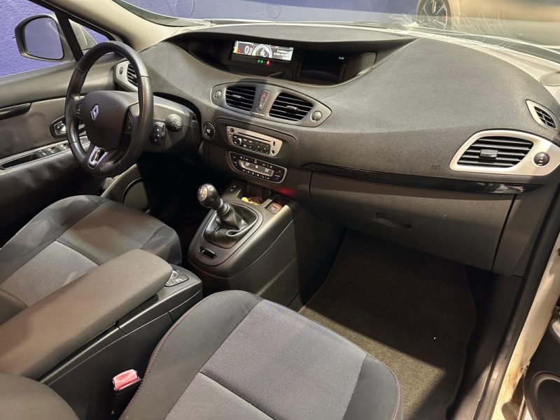 RENAULT SCENIC III 1.5 dCi 110ch AUTHENTIQUE / DISTRI OK