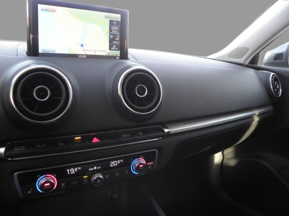 AUDI A3 SPORTBACK 1.6 TDI 110 CH AMBITION LUXE S-TRONIC 7 / 5 CH 2015