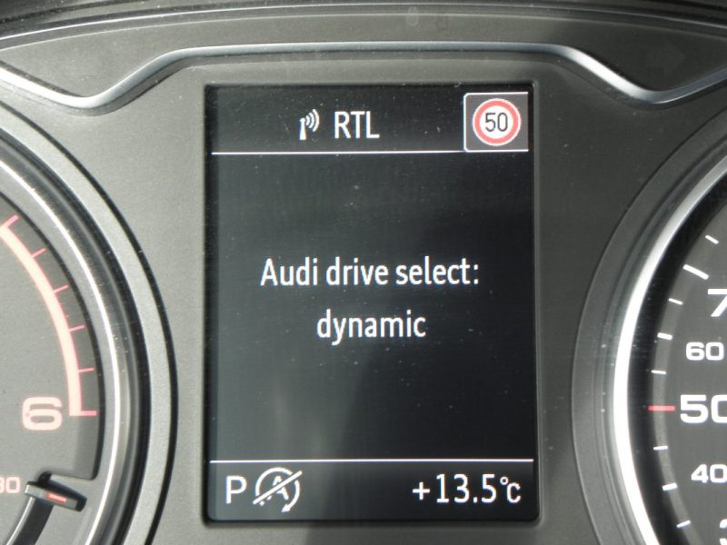 AUDI A3 SPORTBACK 1.6 TDI 110 CH AMBITION LUXE S-TRONIC 7 / 5 CH 2015