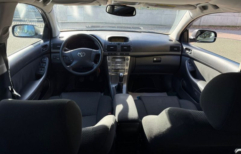 TOYOTA AVENSIS II  BREAK 2L D-4  VVT-i  LINEA SOL PACK 1er main2005 