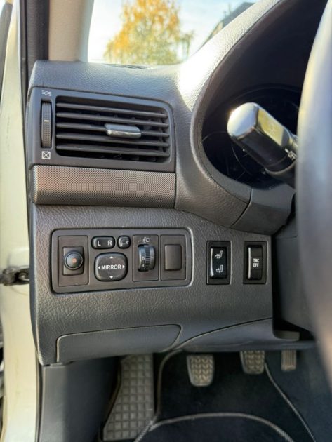 TOYOTA AVENSIS II  BREAK 2L D-4  VVT-i  LINEA SOL PACK 1er main2005 